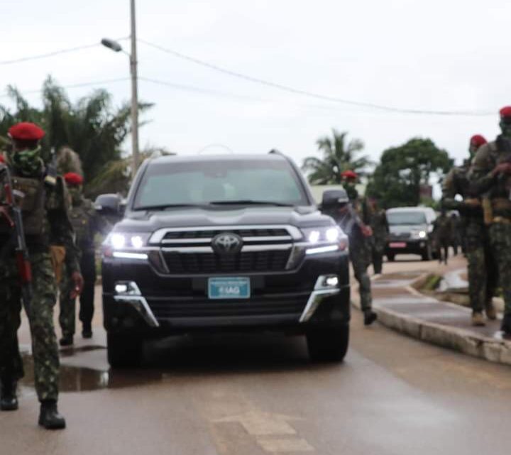 Mamadi Doumbouya affirme que son cortège n’a jamais tiré sur un jeune