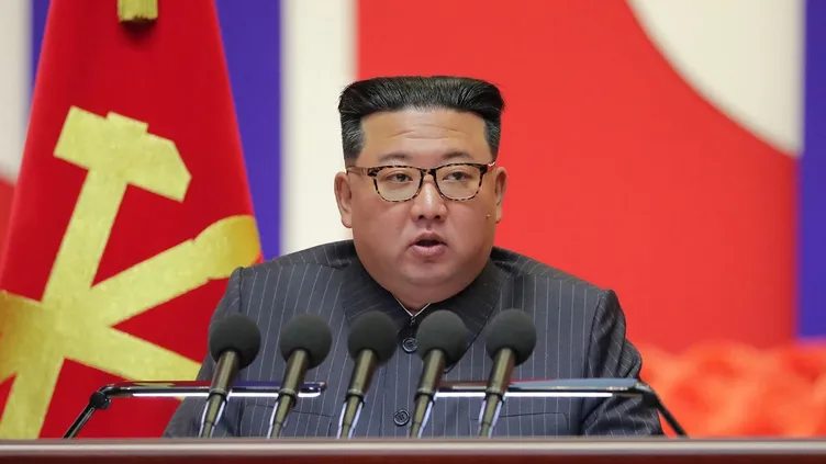 Le leader nord-coréen Kim Jong-un proclame une « victoire éclatante » contre le Covid-19