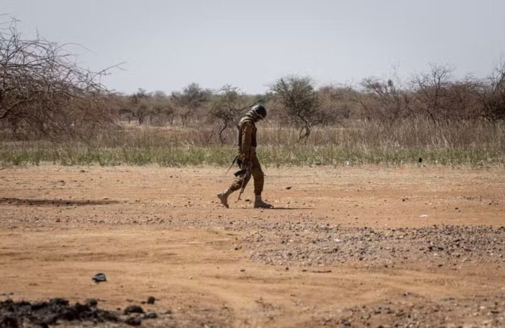 Au Burkina Faso, l’armée et ses supplétifs accusés d’avoir massacré des civils peuls