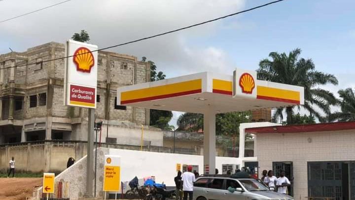 Mamadi Doumbouya baisse le prix du carburant