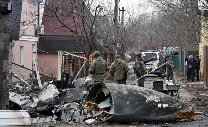 AVANT/APRES. Guerre en Ukraine : à Kiev, Marioupol ou Irpin, observez les dégâts provoqués par les bombardements russes