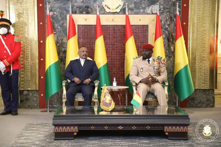 𝗣𝗮𝗹𝗮𝗶𝘀 𝗠𝗼𝗵𝗮𝗺𝗺𝗲𝗱 𝗩 : 𝗗𝗲𝘂𝘅 𝗮𝗺𝗯𝗮𝘀𝘀𝗮𝗱𝗲𝘂𝗿𝘀 𝗽𝗿𝗲𝘀𝗲𝗻𝘁𝗲𝗻𝘁 𝗹𝗲𝘂𝗿𝘀 𝗹𝗲𝘁𝘁𝗿𝗲𝘀 𝗱𝗲 𝗰𝗿𝗲𝗮𝗻𝗰𝗲 𝗮𝘂 𝗣𝗿𝗲𝘀𝗶𝗱𝗲𝗻𝘁 𝗱𝗲 𝗹𝗮 𝗧𝗿𝗮𝗻𝘀𝗶𝘁𝗶𝗼𝗻, 𝗖𝗼𝗹𝗼𝗻𝗲𝗹 𝗠𝗮𝗺𝗮𝗱𝗶 𝗗𝗢𝗨𝗠𝗕𝗢𝗨𝗬𝗔.