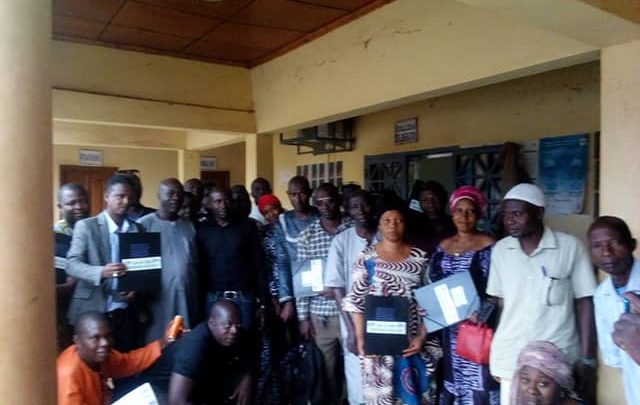 Kindia: l’ONG  » FRIGUIAGBE POUR TOUS » fait un don à sept enseignants de la localité