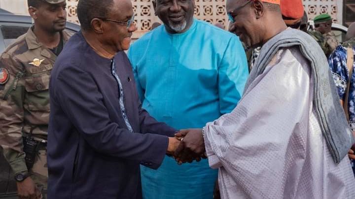 Mohamed Beavogui confère avec la natabilité de Labé