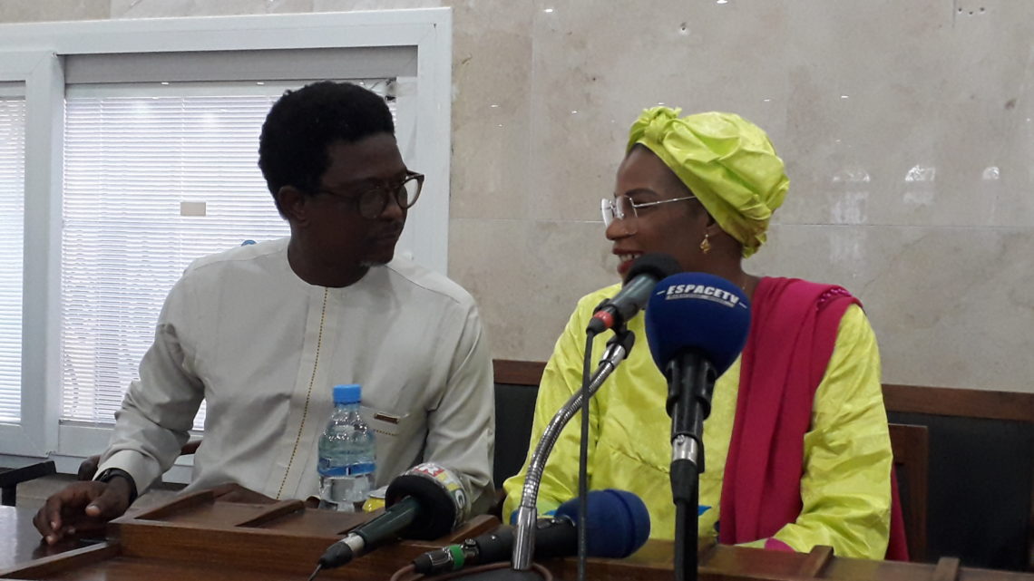 Immersion gouvernementale : Diaka Sidibé et Alpha Bakar Barry devant la presse