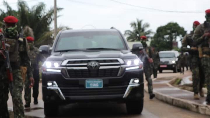 Mamadi Doumbouya affirme que son cortège n&rsquo;a jamais tiré sur un jeune