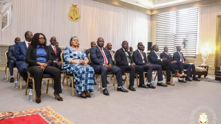 𝗚𝗲𝘀𝘁𝗶𝗼𝗻 𝗱𝗲𝘀 𝗱𝗲𝗻𝗶𝗲𝗿𝘀 𝗽𝘂𝗯𝗹𝗶𝗰𝘀 : le chef de l&rsquo;Etat reçoit le rapport sur la gouvernance 2021