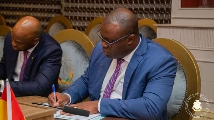 𝗣𝗮𝗹𝗮𝗶𝘀 𝗠𝗼𝗵𝗮𝗺𝗺𝗲𝗱 𝗩: 𝗹𝗲𝘀 𝗻𝗼𝘂𝘃𝗲𝗮𝘂𝘅 𝗺𝗶𝗻𝗶𝘀𝘁𝗿𝗲𝘀 𝗲𝘁 𝗱𝗲𝘀 𝗮𝗱𝗺𝗶𝗻𝗶𝘀𝘁𝗿𝗮𝘁𝗲𝘂𝗿𝘀 𝘁𝗲𝗿𝗿𝗶𝘁𝗼𝗿𝗶𝗮𝘂𝘅 𝗽𝗿𝗲𝘁𝗲𝗻𝘁 𝘀𝗲𝗿𝗺𝗲𝗻𝘁 𝗱𝗲𝘃𝗮𝗻𝘁 𝗹𝗲 𝗖𝗵𝗲𝗳 𝗱𝗲 𝗹&rsquo;𝗘𝘁𝗮𝘁