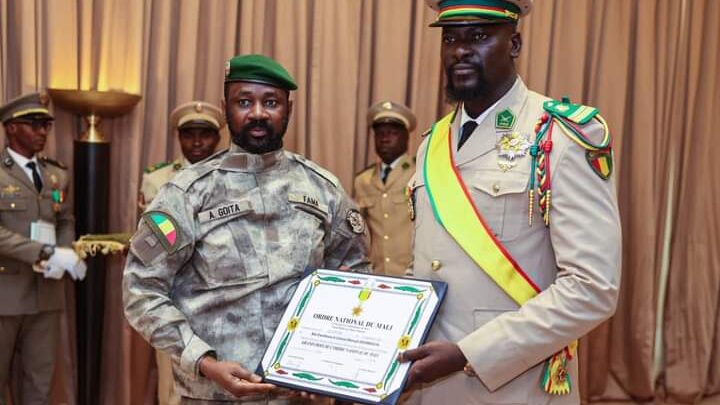 Mamadi Doumbouya élevé à la dignité de grand croix de l’ordre national du Mali