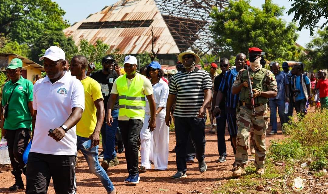 Campagne d&rsquo;assainissement: les îles de Loos bénéficient des tricycles et de Bacs à Ordures