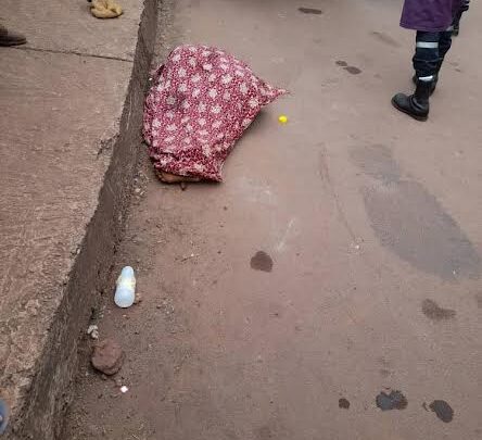 MAMOU: UN MENDIANT VOMIT DU SANG ET MEURT DANS LA RUE