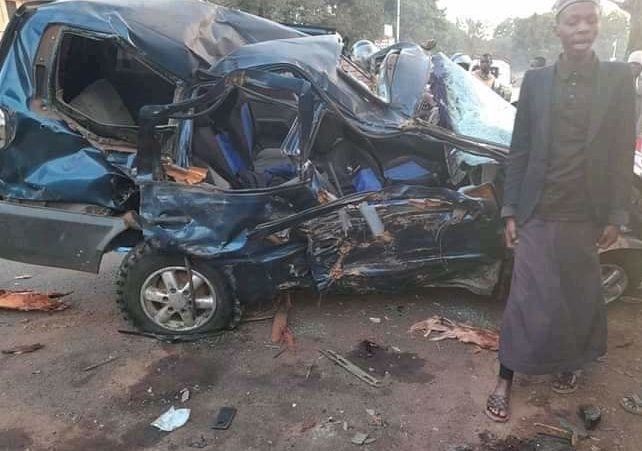 Une collision entre deux véhicules fait 4 morts à Kindia