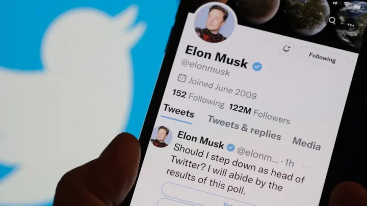 Twitter : Elon Musk demande aux utilisateurs s’il doit quitter la direction du réseau social, ils votent « oui » à 57,5%