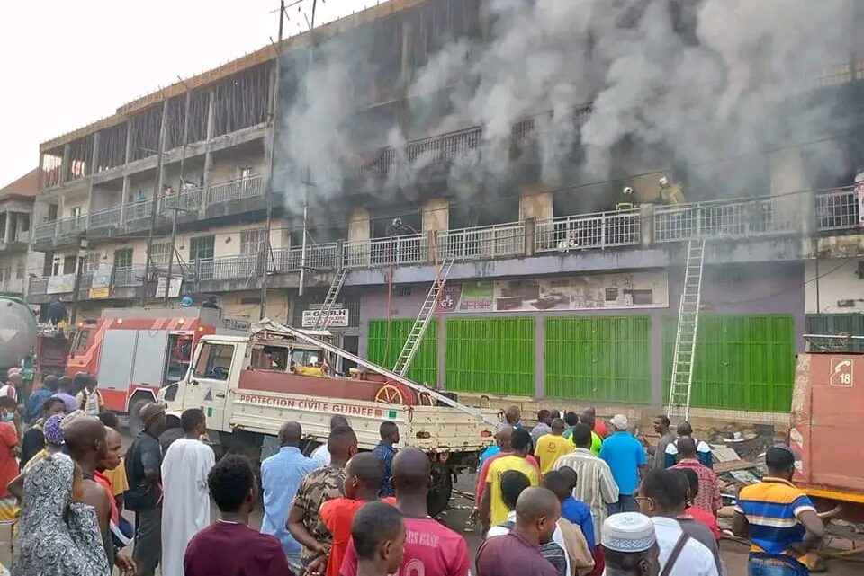 Un incendie ravage un immeuble à Hàmdallaye