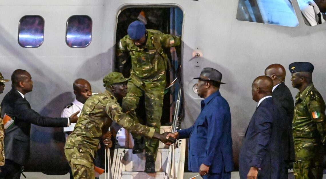 La Côte d’Ivoire prône « des relations normales » avec le Mali après le retour de ses soldats graciés