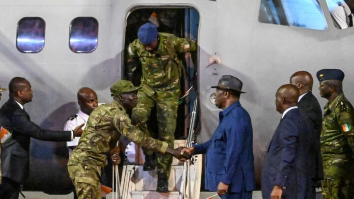 La Côte d’Ivoire prône « des relations normales » avec le Mali après le retour de ses soldats graciés