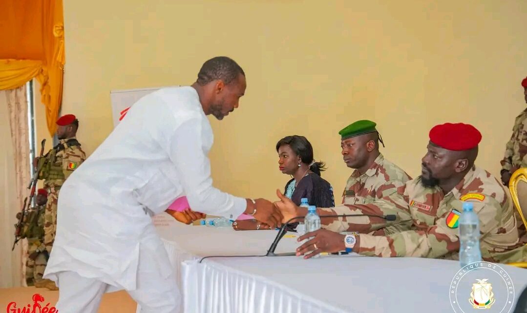 Guinée: des hauts cadres prêtent serment devant le chef de l’Etat