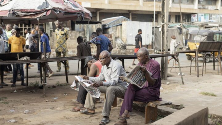 Le Nigeria retient son souffle avant l’annonce des premiers résultats de la présidentielle