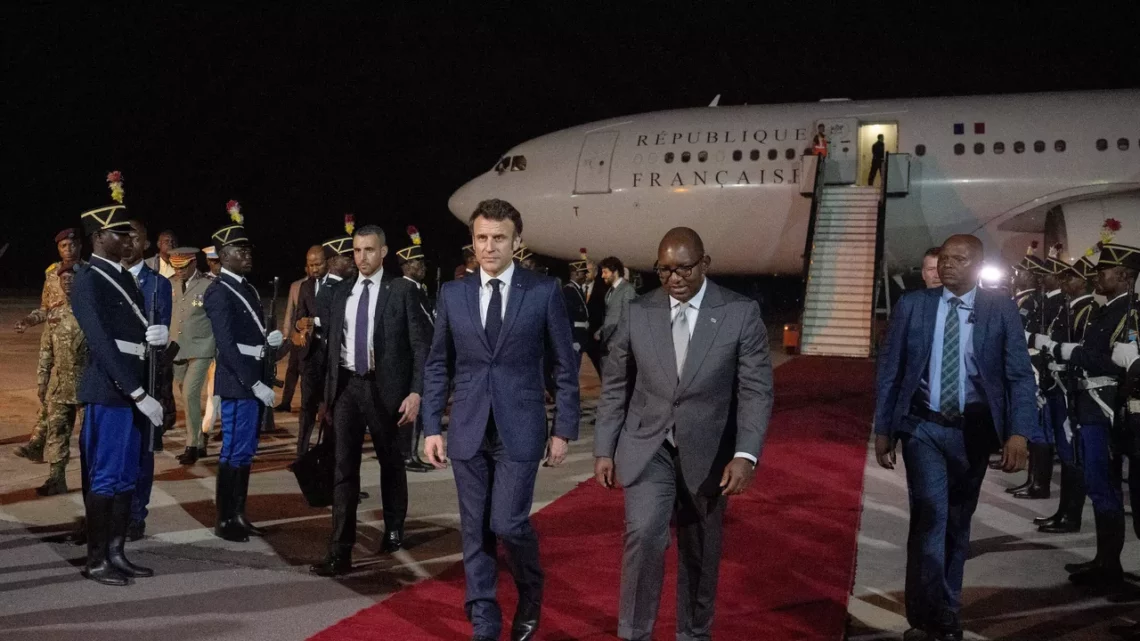 La France veut « empêcher la percée de la Russie » en Afrique selon un militant panafricain