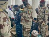 Guinée : Mamadi DOUMBOUYA a effectué sa prière de vendredi dans l’enceinte de la mosquée Fayçal