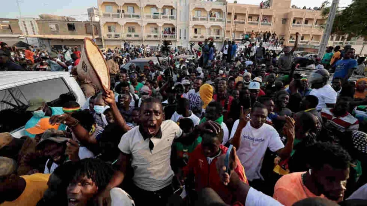 Sénégal: tension près du domicile de l’opposant Ousmane Sonko à la veille de son procès