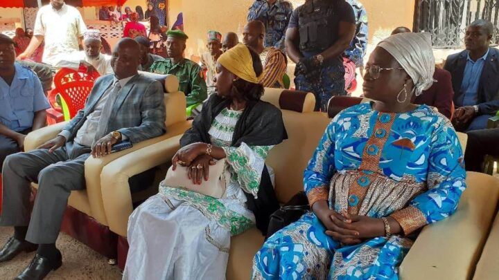 N&rsquo;Zérékoré : la ministre du Commerce chez la famille de Alpha Oumar Sow décédé