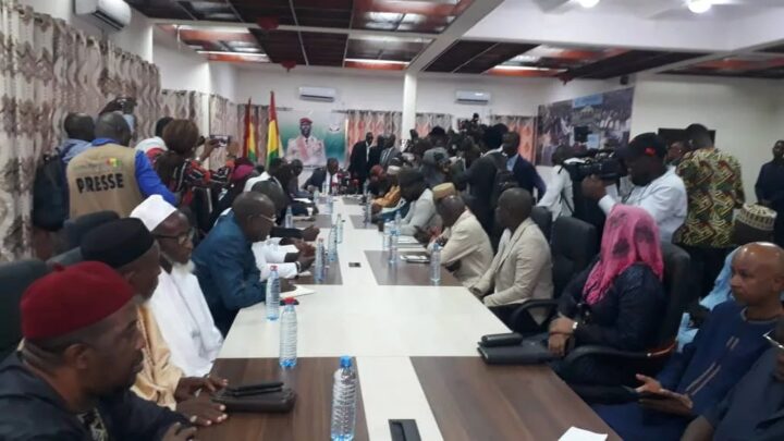 Guinée : première rencontre entre le forum des forces vives et le premier ministre