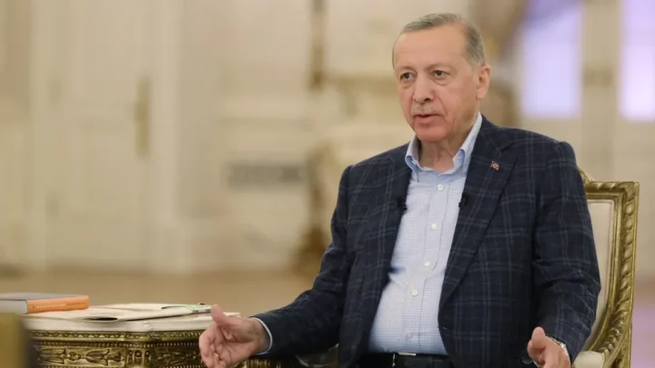 Présidentielle en Turquie : le président sortant Recep Tayyip Erdogan en tête du second tour après le dépouillement de 95% des bulletins, selon l’agence officielle