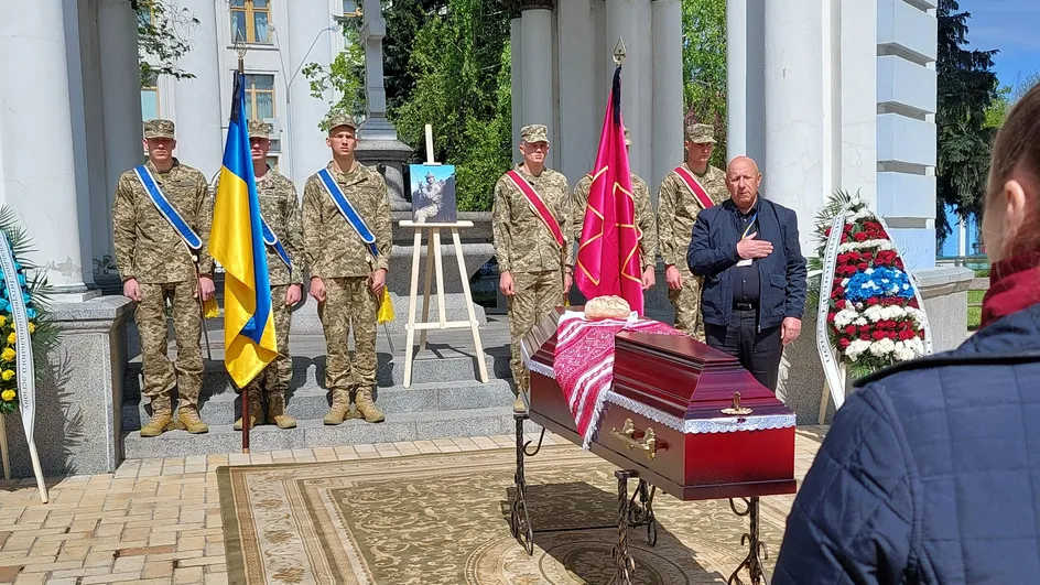 Guerre en Ukraine : un Américain, tué à Bakhmout, inhumé en Ukraine conformément à ses dernières volontés