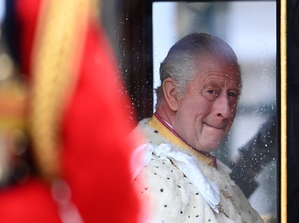 Charles III et Camilla officiellement couronnés roi et reine du Royaume-Uni à l’abbaye de Westminster