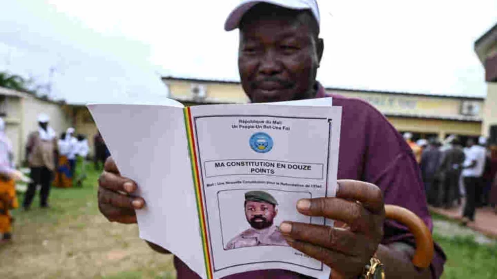 Mali: peu d’affluence dans les bureaux de vote pour le référendum sur la Constitution