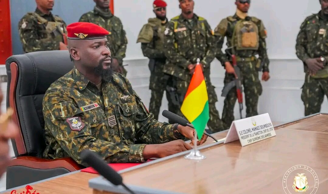 Mamadi Doumbouya radie deux militaires des forces spéciales