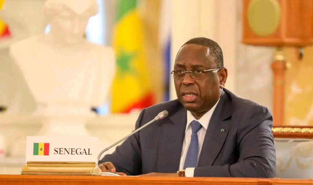 Sénégal: l’éligibilité de Karim Wade et Khalifa Sall abordée, Macky Sall évoque la présidentielle à Paris