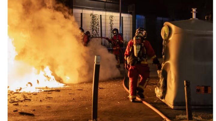 Violences après la mort de Nahel : comment l’exécutif et la majorité tentent prudemment « de ne pas mettre d’huile sur le feu »