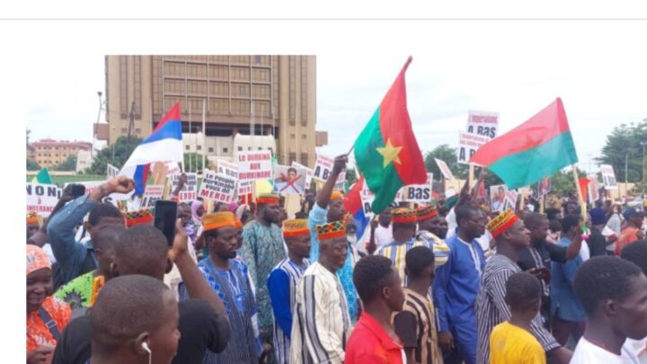 Au Burkina Faso, manifestation de soutien au régime