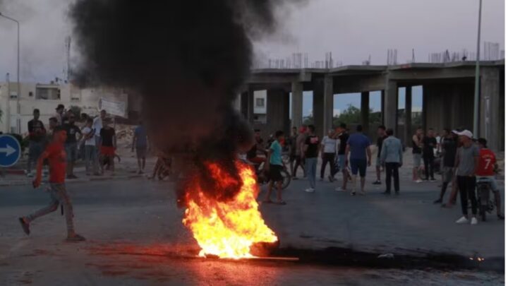 Tunisie : ce que l’on sait de la situation à Sfax, où les migrants subsahariens sont victimes de violences et de vagues d’arrestations