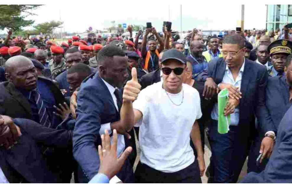 Football: Kylian Mbappé accueilli en star à Yaoundé pour sa première visite au Cameroun