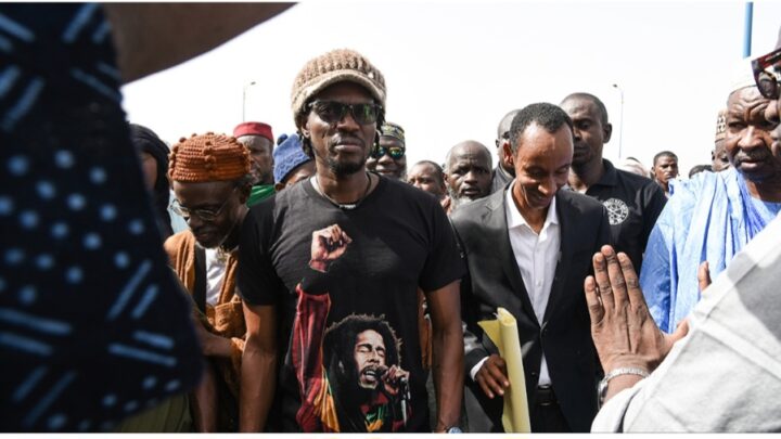 Relaxé par la justice malienne, Ras Bath reste en prison