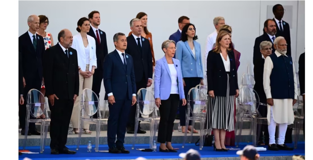 Défilé du 14-Juillet : la Première ministre Élisabeth Borne placée loin d’Emmanuel Macron en tribune, l’Élysée parle d’une « erreur »