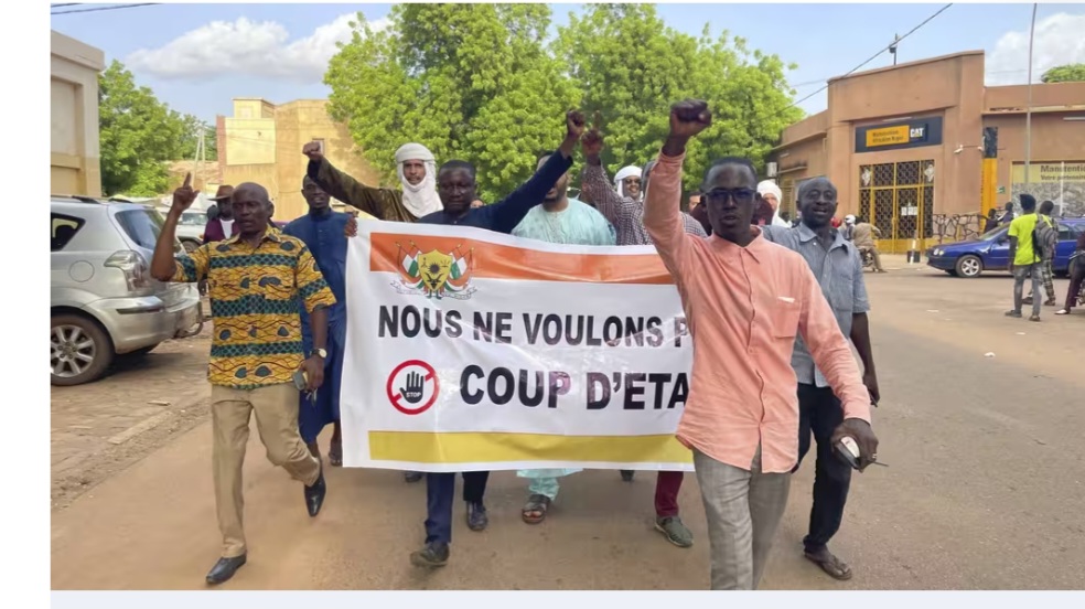 Lutte contre le jihadisme, immigration, uranium… Pourquoi la tentative de coup d’Etat au Niger préoccupe particulièrement la France