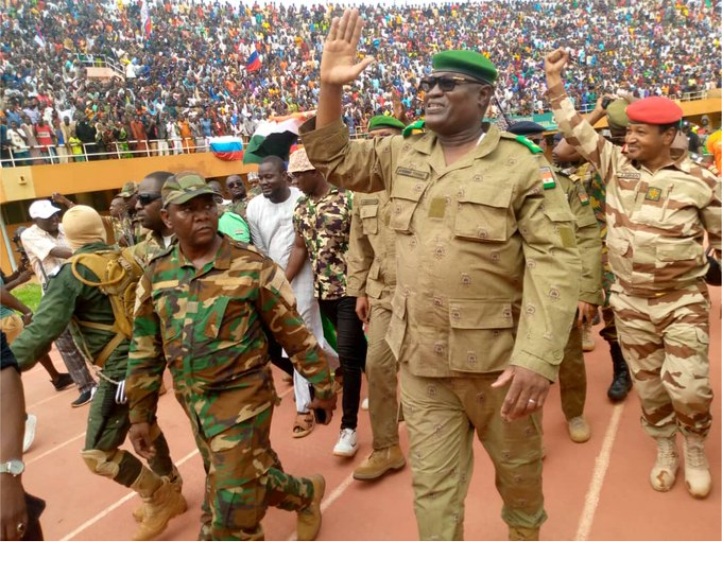 Coup d’Etat au Niger : des milliers de partisans des militaires ayant pris le pouvoir sont rassemblés dans un stade de Niamey