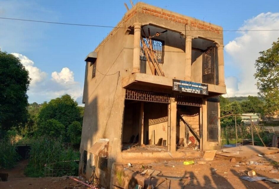 MAMOU: VERS L’EFFONDREMENT D’UN BÂTIMENT R+2 ABRITANT UN ATELIER DE SOUDURE DANS LE QUARTIER PÉTEL 2