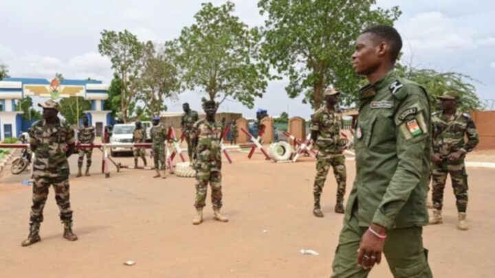 Niger : Le Mali et le Burkina déploieraient des » avions de combat pour contrer la CEDEAO »