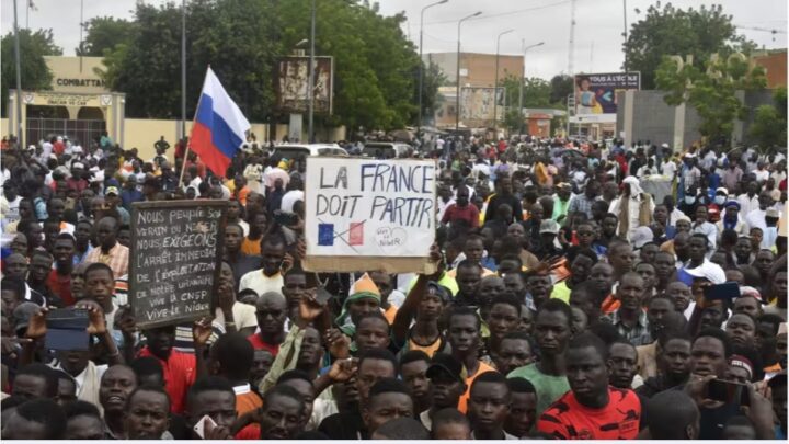 Niger : le régime militaire donne 48 heures à l’ambassadeur de France pour quitter le pays, le Quai d’Orsay rejette cette demande