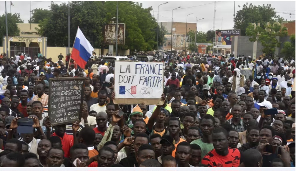 Niger : le régime militaire donne 48 heures à l’ambassadeur de France pour quitter le pays, le Quai d’Orsay rejette cette demande