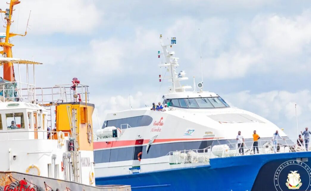 Port de Conakry : Djiba Diakité réceptionne un nouveau bateau au nom de la société Navale