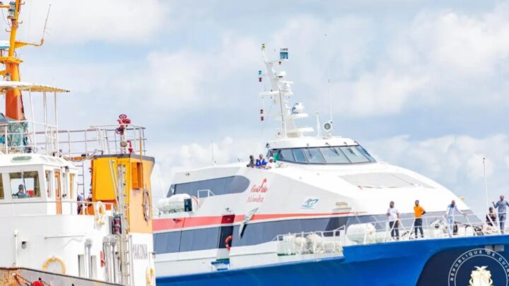 Port de Conakry : Djiba Diakité réceptionne un nouveau bateau au nom de la société Navale
