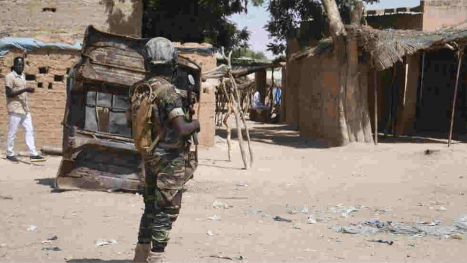 Est du Burkina Faso: violents combats entre un groupe armé et les forces régulières à Yamba