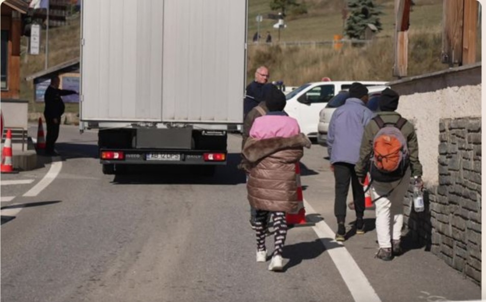 REPORTAGE. « Si tu es menacé de mort, tu quittes ton pays » : sur les routes des Alpes, le périlleux voyage des migrants de Lampedusa