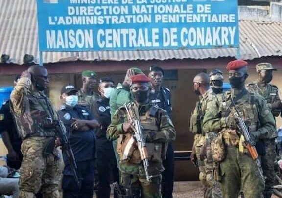 Attaque de la maison centrale: la liste des militaires et agents pénitenciers radiés de l’armée guinéenne.